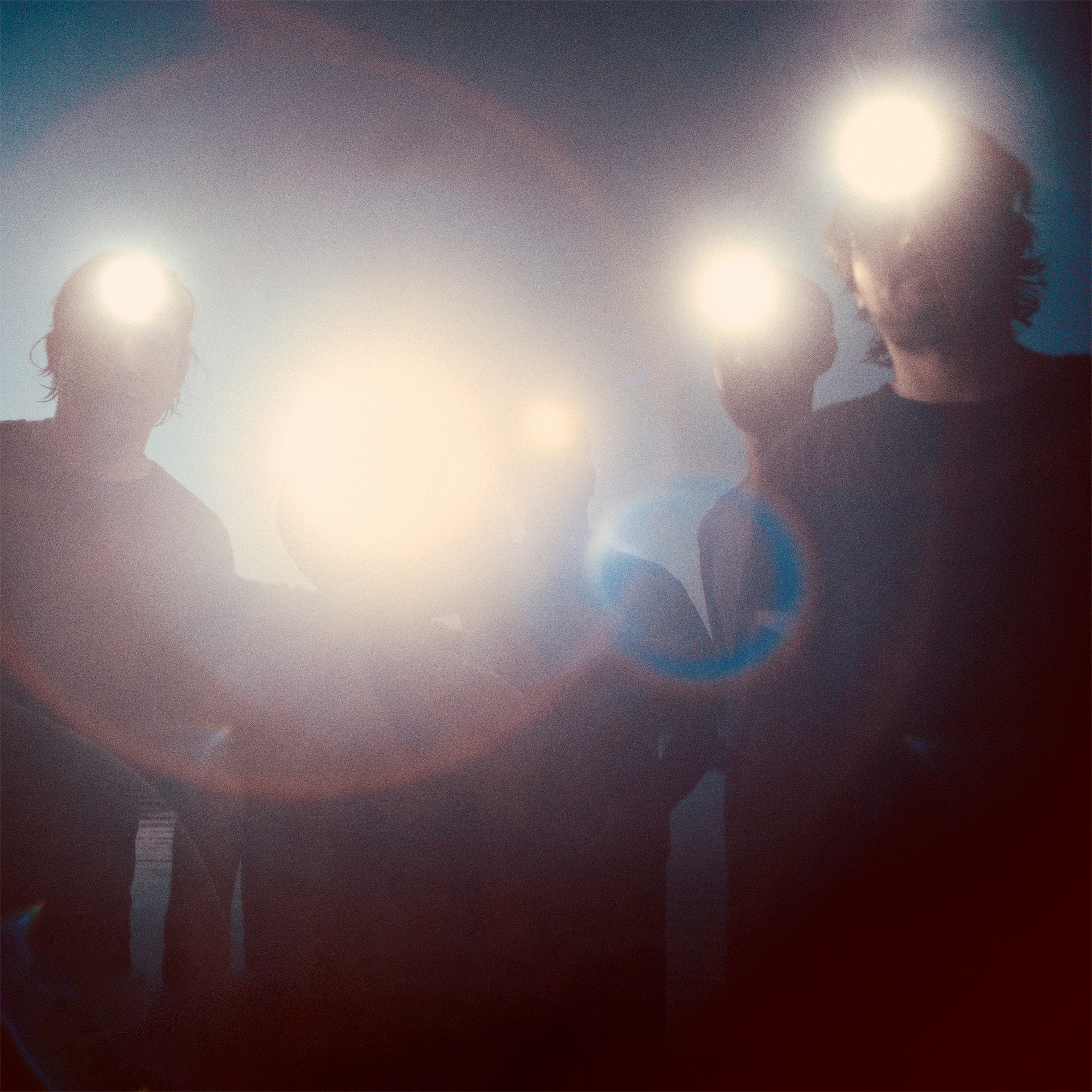 FRAIS DISPO lance son nouvel album Il est tard et j'ai mal partout